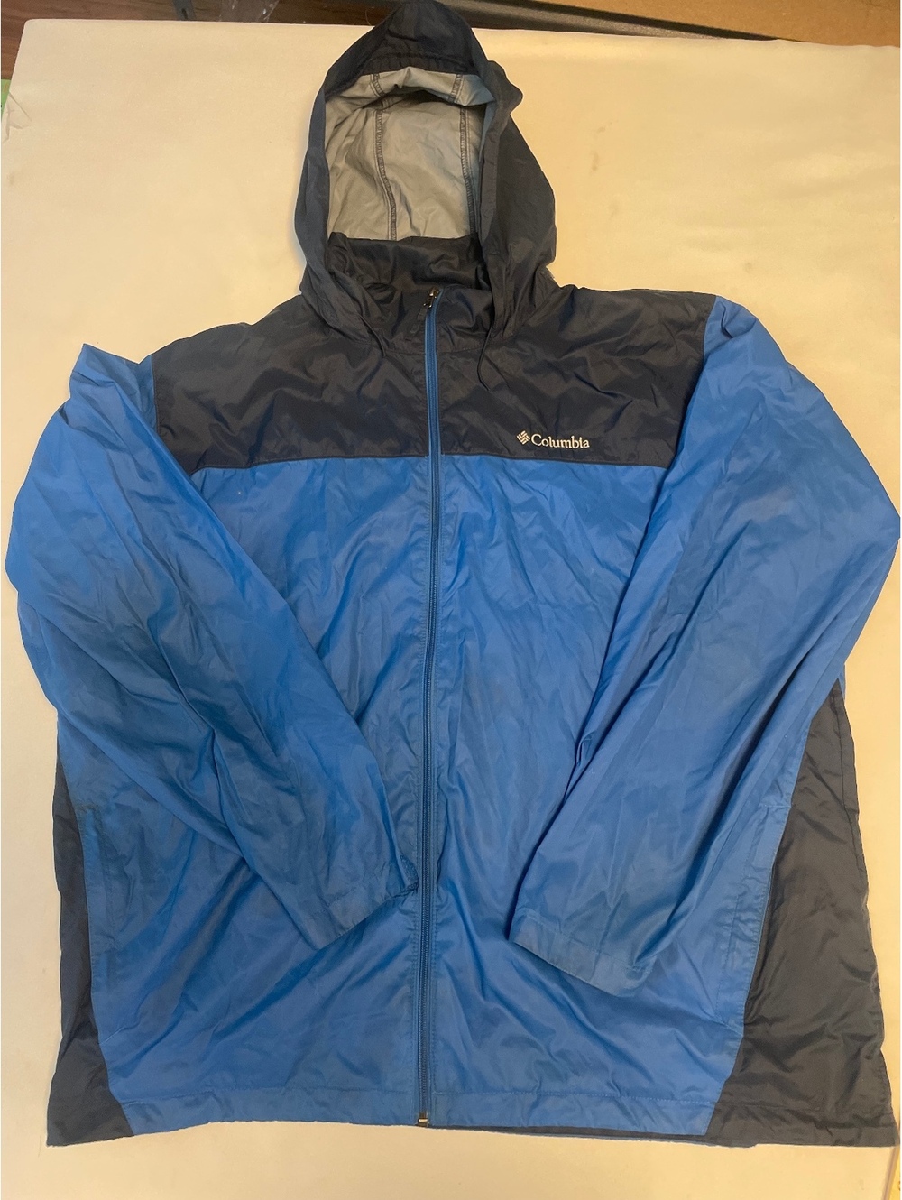 Columbia Men's XXL Blue and Black Lightweight Hooded Windbreaker Jacket